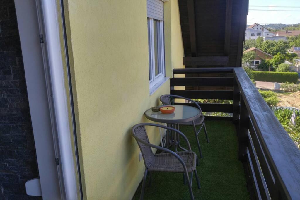 Bgi Wohnung Лар Екстериор снимка